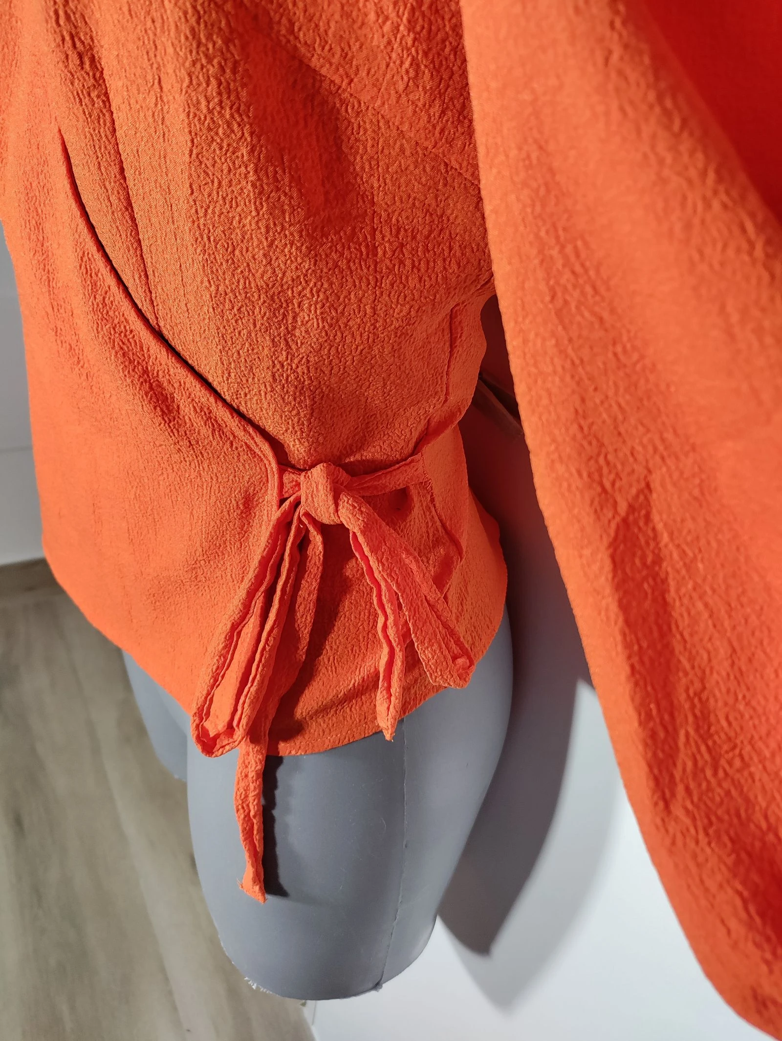 Blusa cruzada naranja Vero Moda manga abullonada – Talla S – photo 3